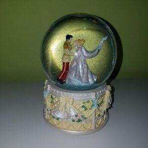 DISNEY Cinderella ENESCO Snow Globe Music Box
